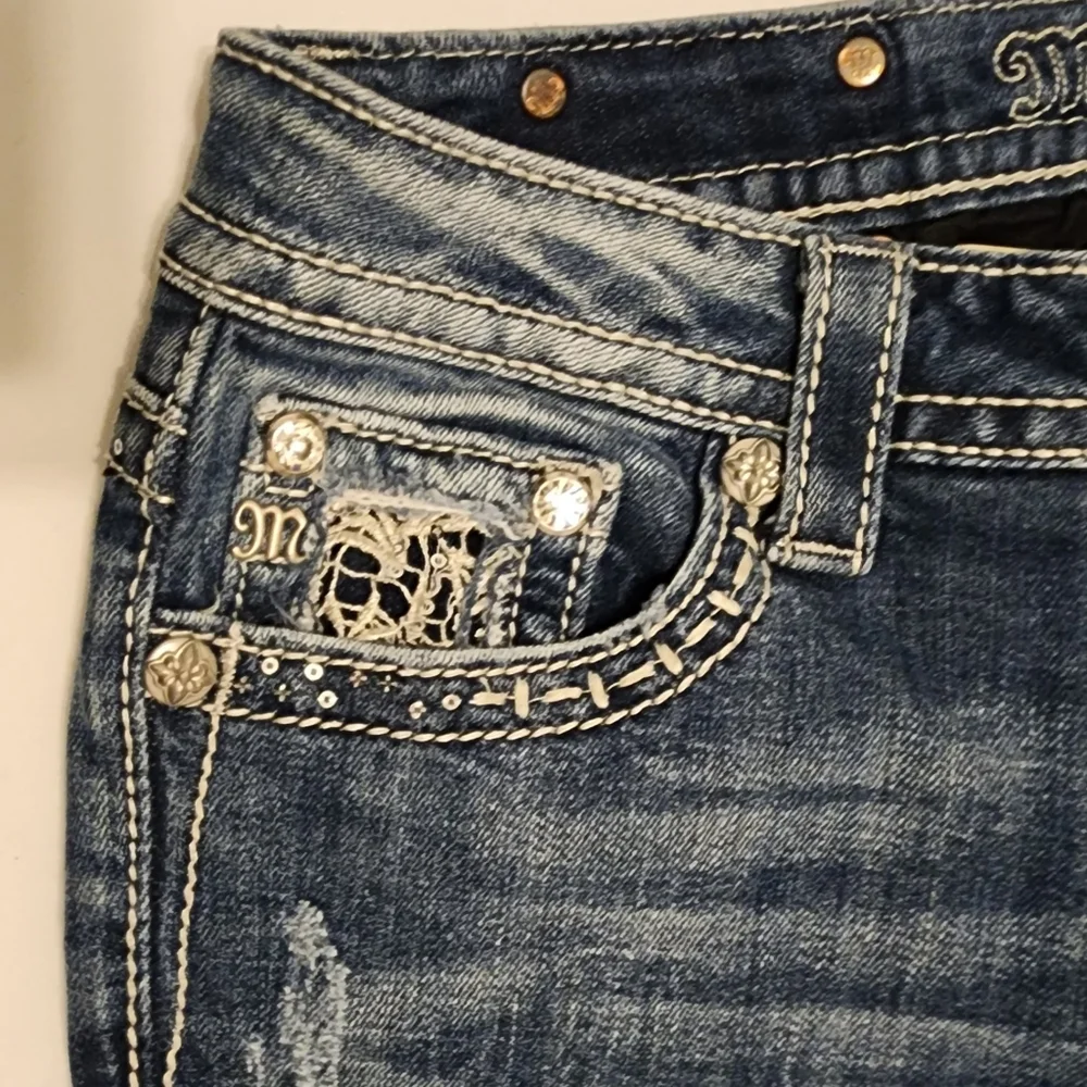 Miss Me Jean's Capris - Picture 5 of 7